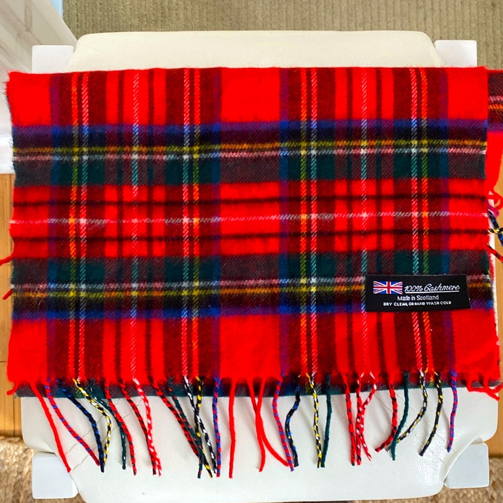 100% CASHMERE SCARF/WRAP IN RED PLAID